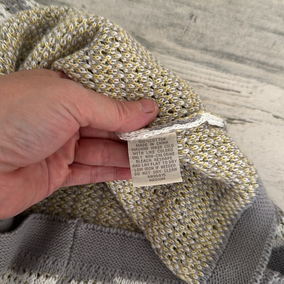 Massive Luxury Edition Crochet Knitted Button Down Vacation‎ Travel Size Medium - Picture 9 of 9